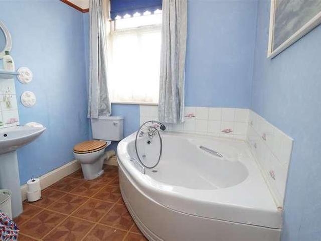 House for sale in Baildon, West Yorkshire