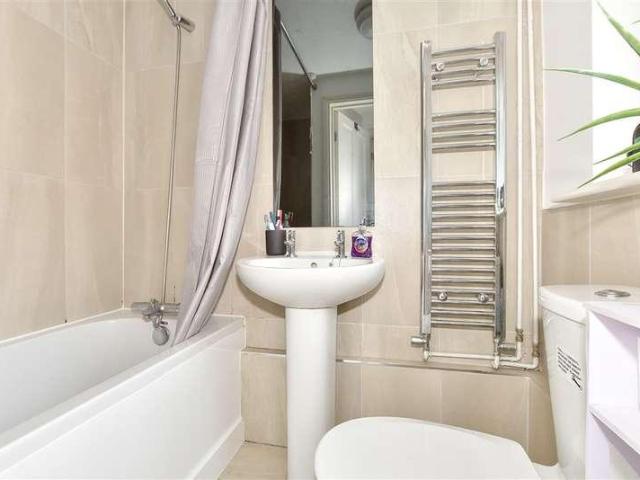 House for sale in Oad Street, Kent