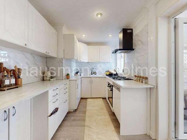 House for sale in South Stanmore, Little Stanmore