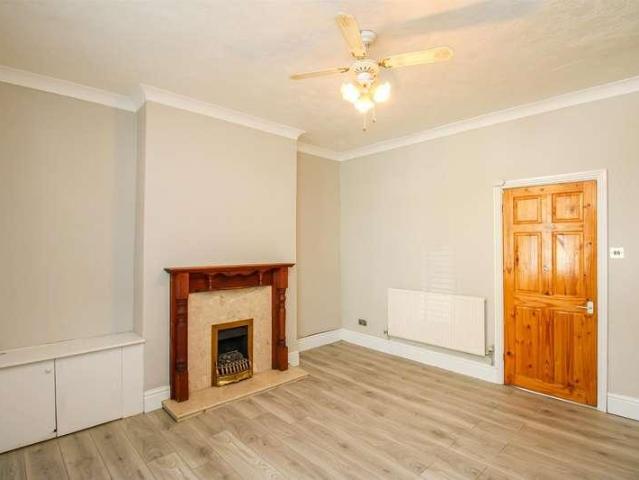 House for sale in Belle Isle, West Yorkshire