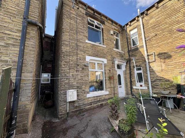 House for sale in Lower Wyke, West Yorkshire