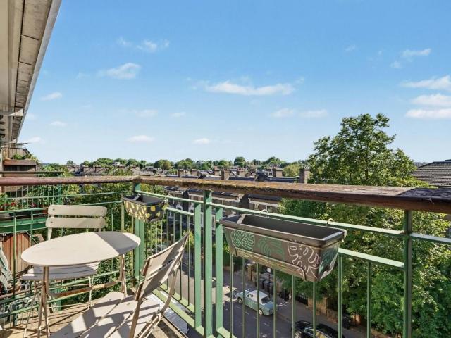 House for sale in Brownswood Park, Stoke Newington