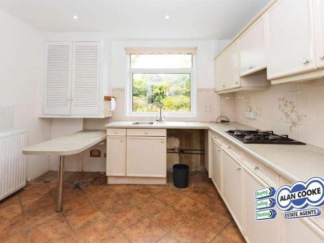 House for sale in Holt Park, West Yorkshire