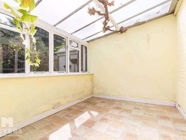 House for sale in Burton and Winkton
