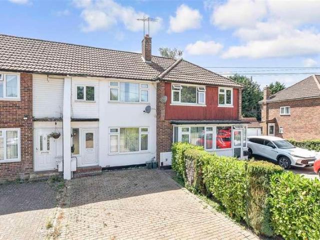House for sale in Woodhatch, Red Hill
