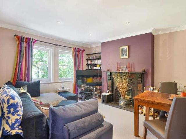 Flat for sale in East Dulwich, Greater London