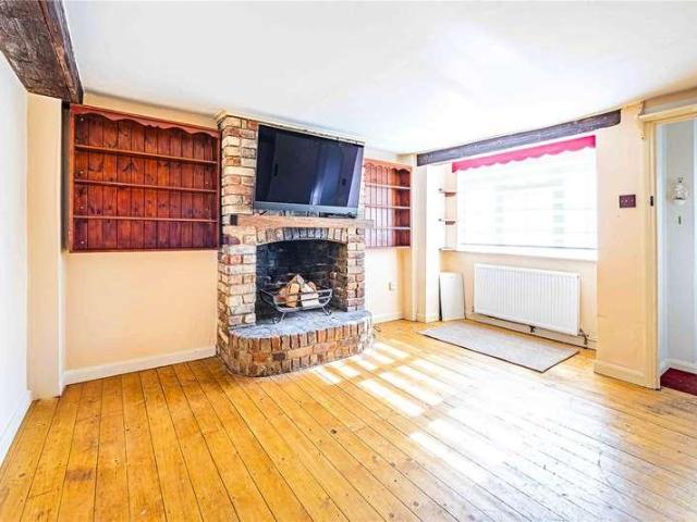 House for sale in Eaton Bray, Central Bedfordshire