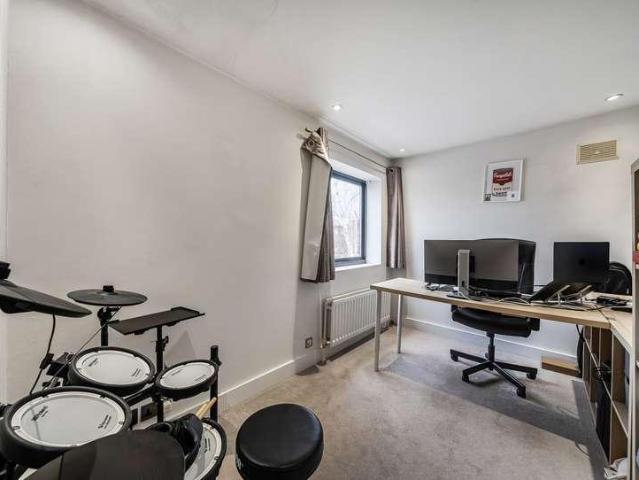 House for sale in Southfields, Greater London