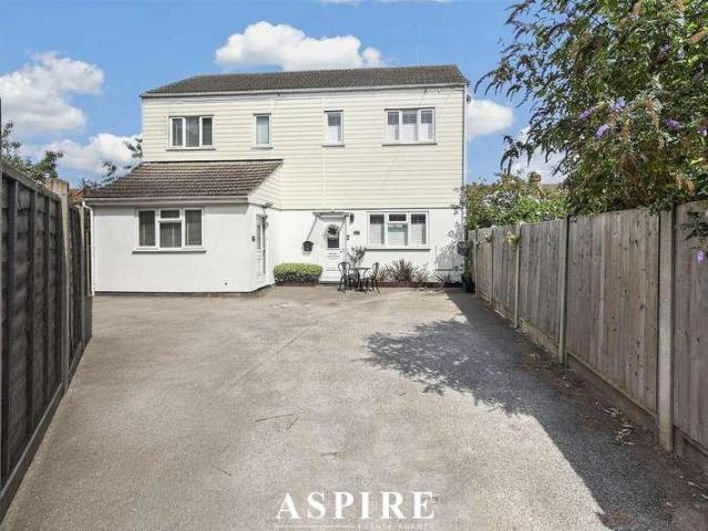 House for sale in Southend City Centre Neighbourhood, Alton Barnes
