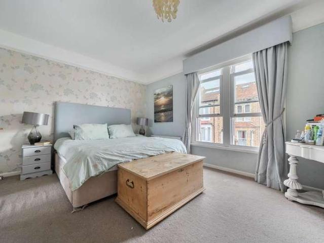 House for sale in Locksbrook, Bath
