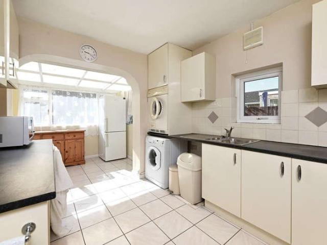 House for sale in Frogmore, Hart