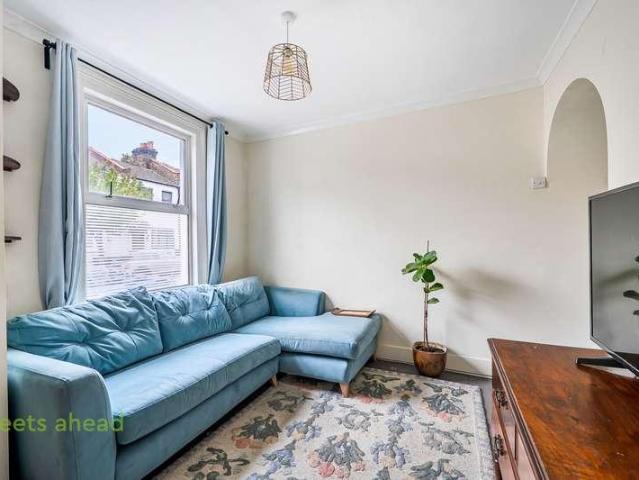 House for sale in London Borough of Croydon, Waddon