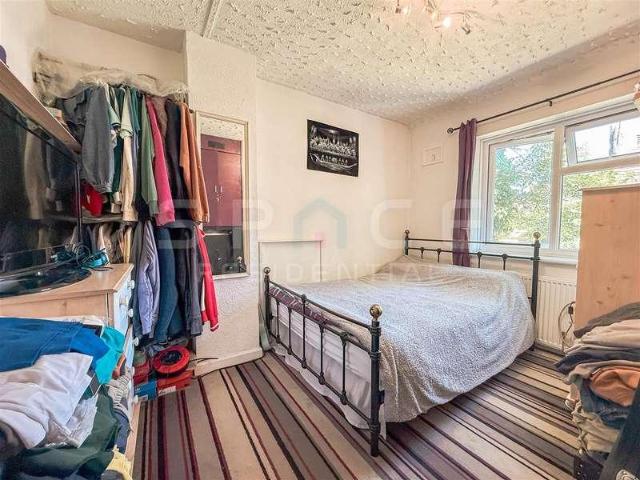 House for sale in Burnt Oak, Greater London