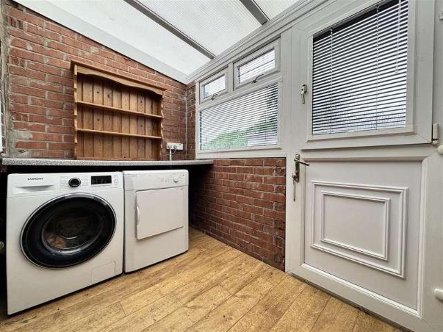 House for sale in Mapplewell, South Yorkshire