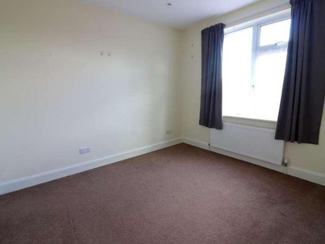 House for sale in Spring Park, Luton