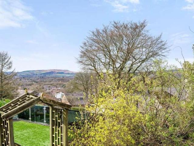 House for sale in Bradshaw, Lee Bank