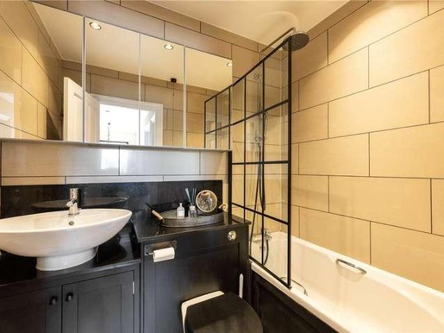 House for sale in Southfields, Greater London