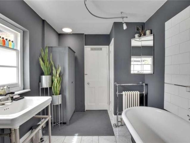 House for sale in East Greenwich, Greater London