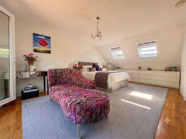 House for sale in Mill Hill, Greater London