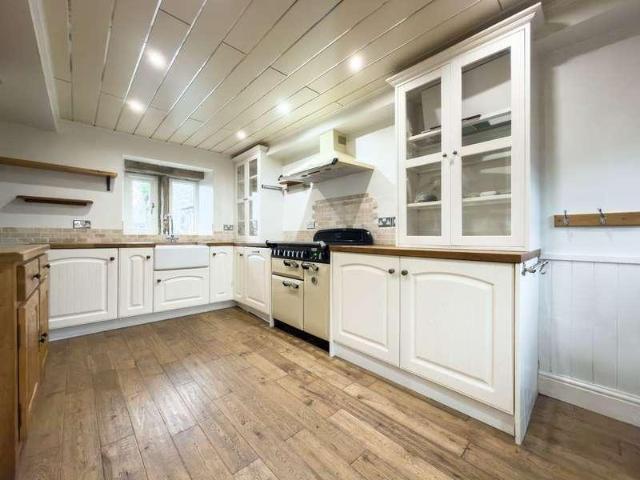 House for sale in Lower Wyke, West Yorkshire