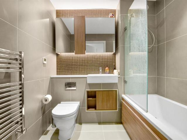 House for sale in Woodberry Down, Stamford Hill