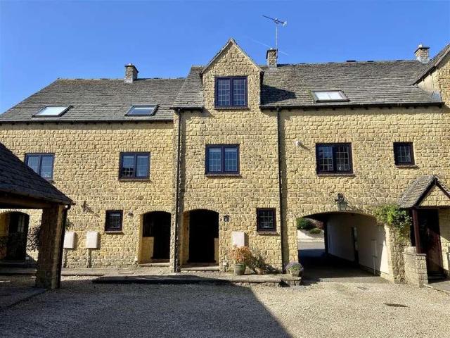 House for sale in Fossebridge, Gloucestershire