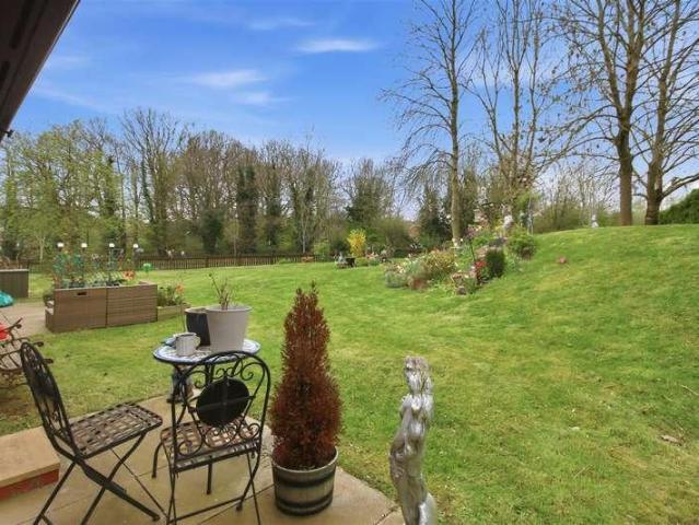 House for sale in Loundsley Green