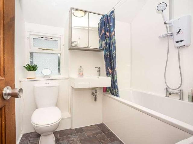 House for sale in Llandwrog, Y Fron