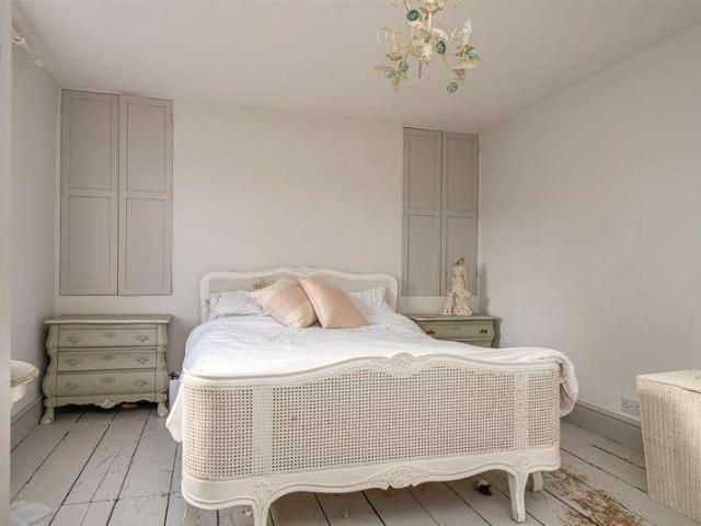House for sale in Ashlyns Estate, Pouchen End