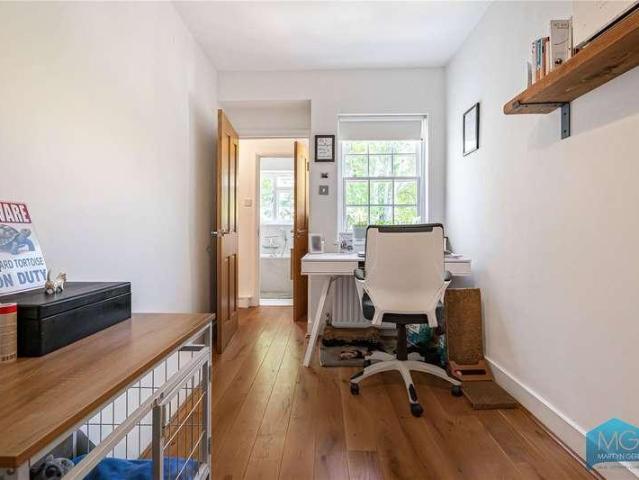 House for sale in Mill Hill, Greater London