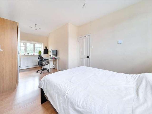 House for sale in London Borough of Ealing, Perivale