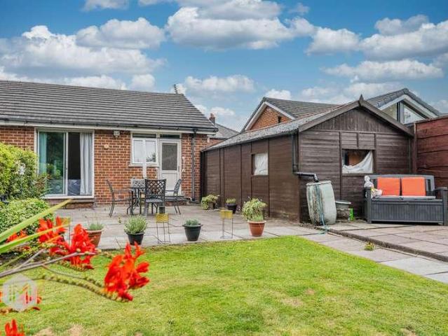 House for sale in Kirklees, Bury