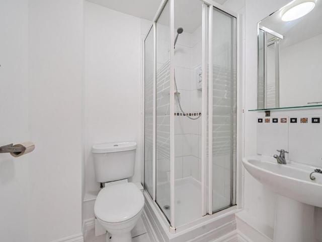 House for sale in Mill Hill, Greater London