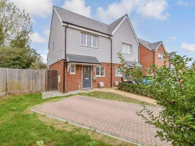 House for sale in Hunter's Forstal, Canterbury