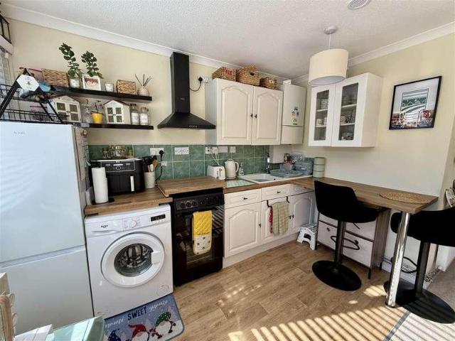 House for sale in Gurnard Marsh, Gurnard