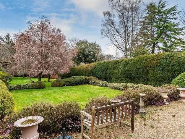 House for sale in Hillview, Surrey