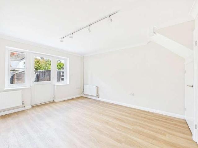 House for sale in Heol-las, Surrey