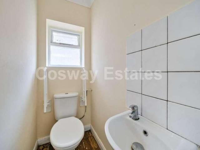 House for sale in West Finchley, Greater London