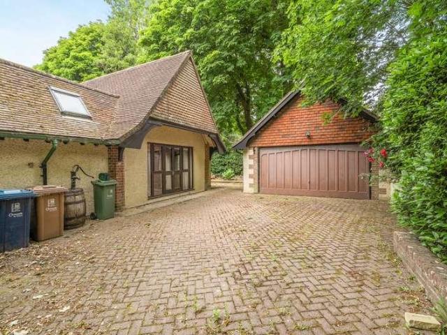 House for sale in The Slade, Oxfordshire