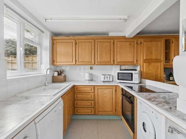 House for sale in Holyport, Maidenhead