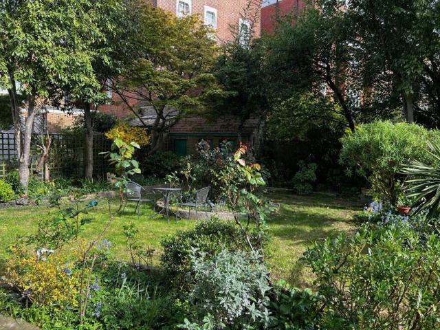House for sale in Belsize Park, Greater London