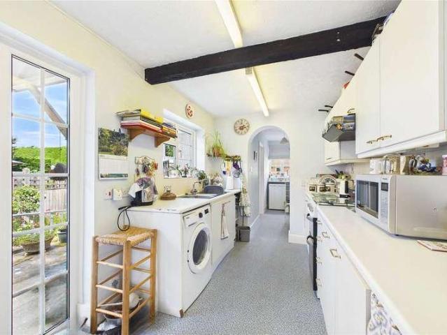 House for sale in Heol-las, Surrey