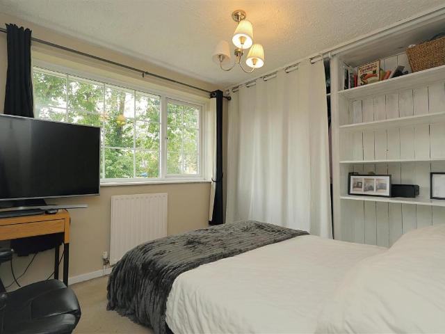 House for sale in Farsley, West Yorkshire