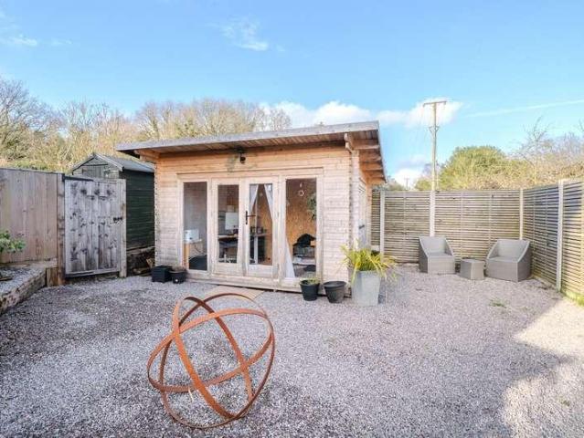 House for sale in Bromsberrow Heath, Gloucestershire