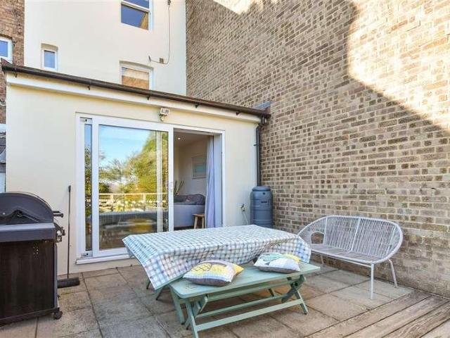 House for sale in Wallands Park, Lewes