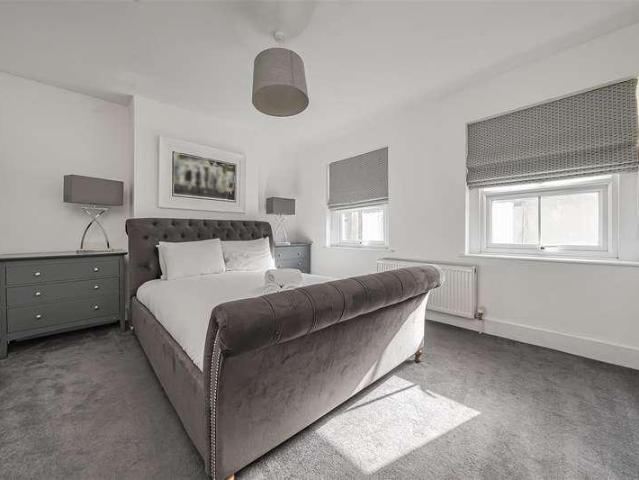 House for sale in Clewer Village, Windsor