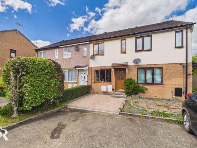 House for sale in Charlesworth, East Midlands