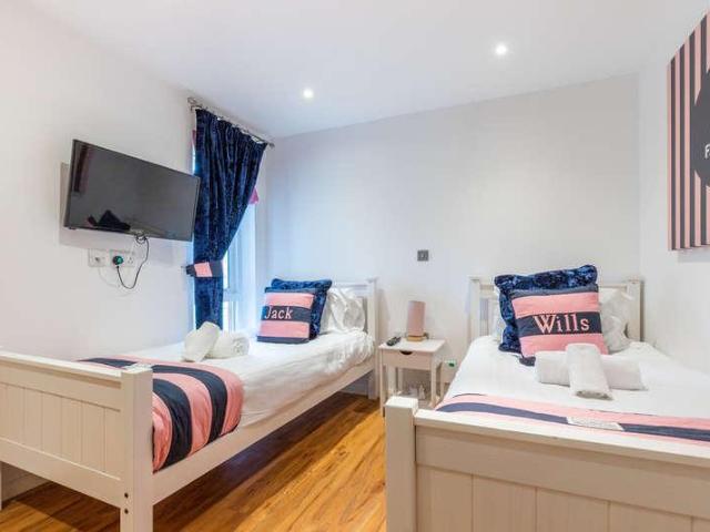 House for sale in Cowan Bridge, Bare