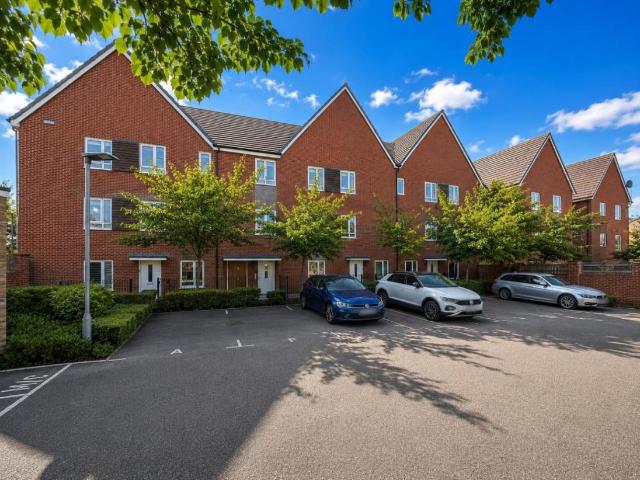 House for sale in Godinton Park, Bridgefield