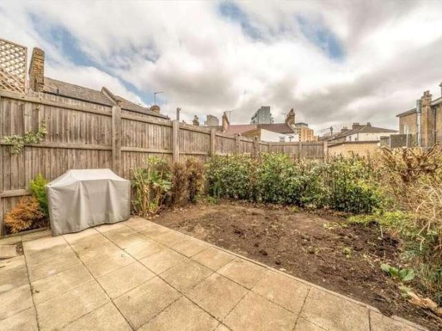 House for sale in London Borough of Lewisham, Ladywell